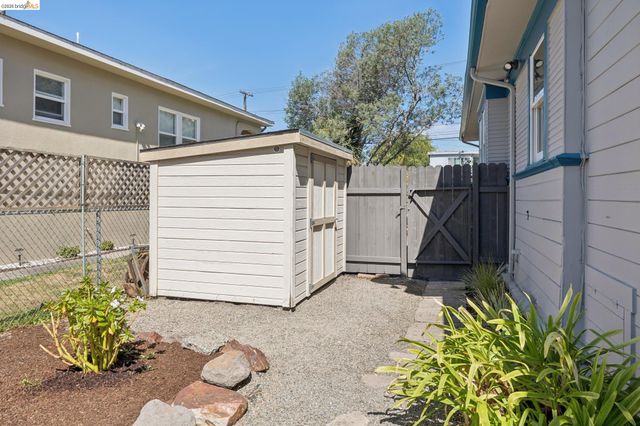 915 63Rd St, Oakland, CA 94608