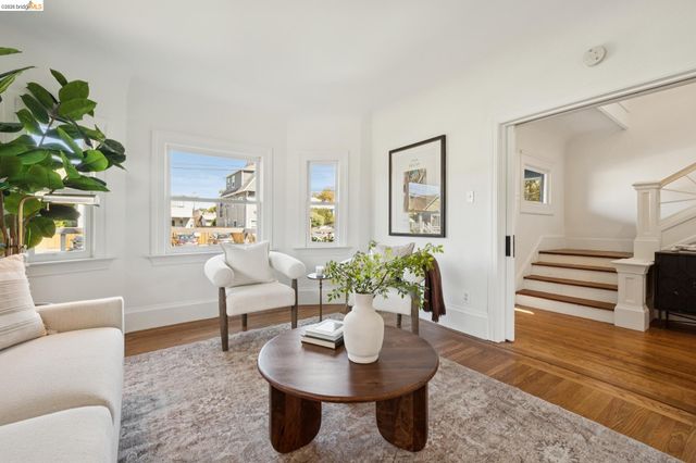 915 63Rd St, Oakland, CA 94608