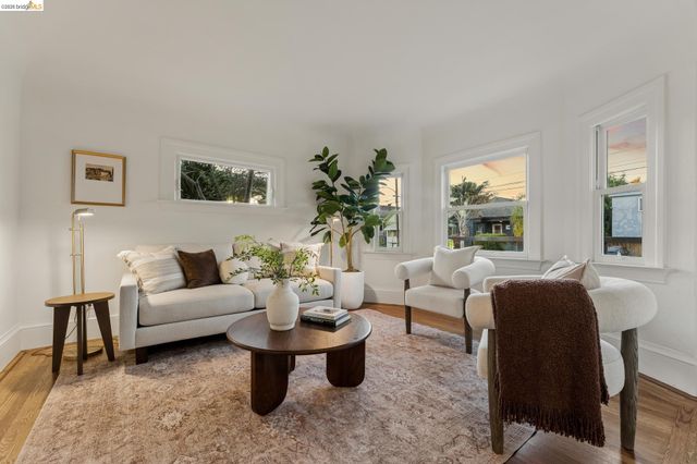 915 63Rd St, Oakland, CA 94608