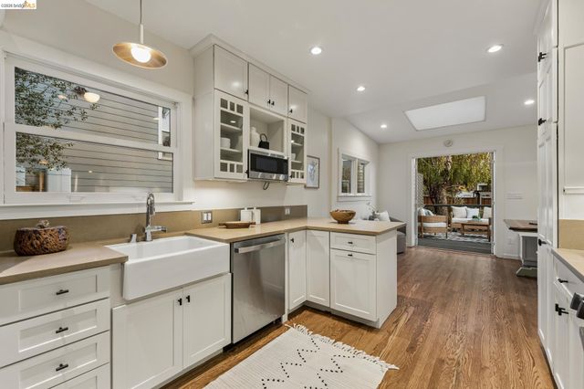915 63Rd St, Oakland, CA 94608