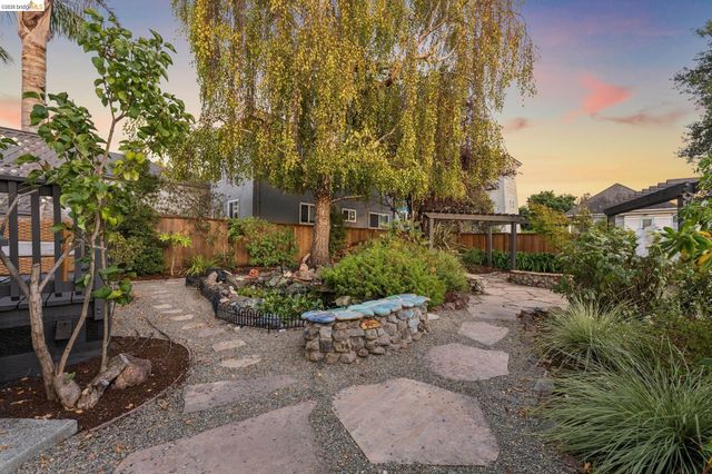915 63Rd St, Oakland, CA 94608