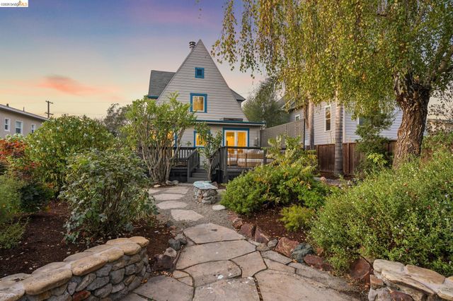 915 63Rd St, Oakland, CA 94608