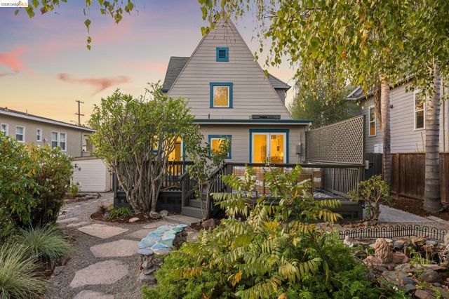 915 63Rd St, Oakland, CA 94608