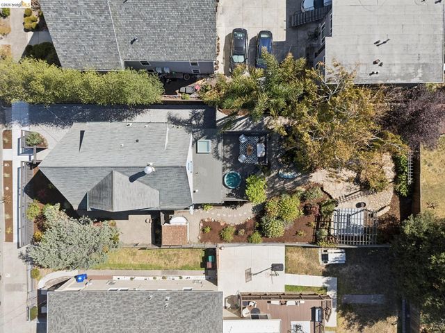 915 63Rd St, Oakland, CA 94608