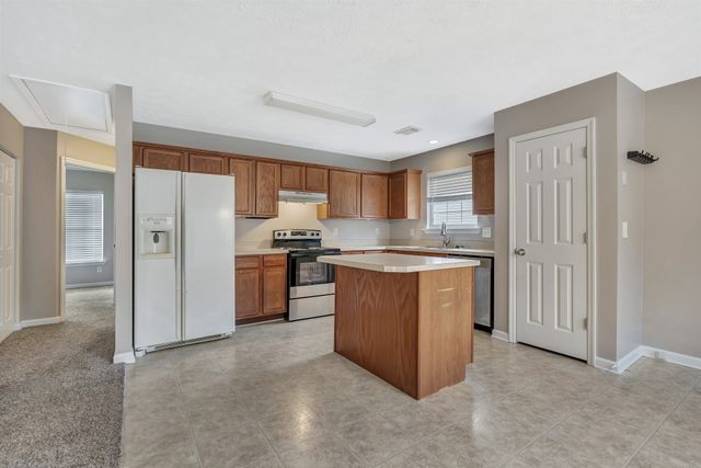 630 Big Hurricane Dr, La Vergne, TN 37086