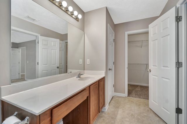 630 Big Hurricane Dr, La Vergne, TN 37086