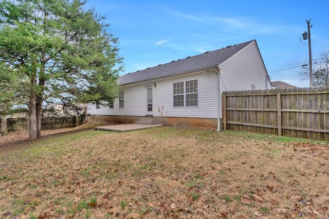 630 Big Hurricane Dr, La Vergne, TN 37086