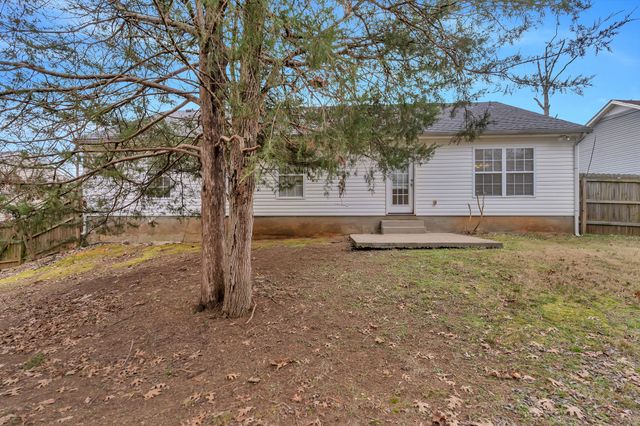 630 Big Hurricane Dr, La Vergne, TN 37086