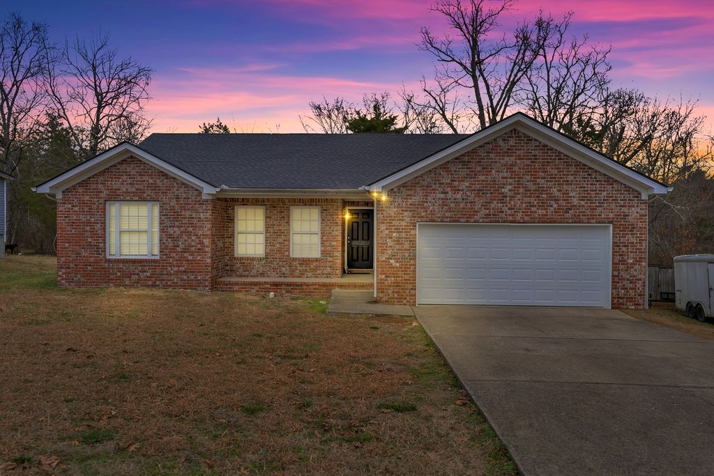 630 Big Hurricane Dr, La Vergne, TN 37086