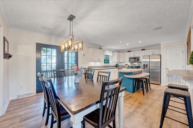 1211 Pats DR, Moneta, VA 24121