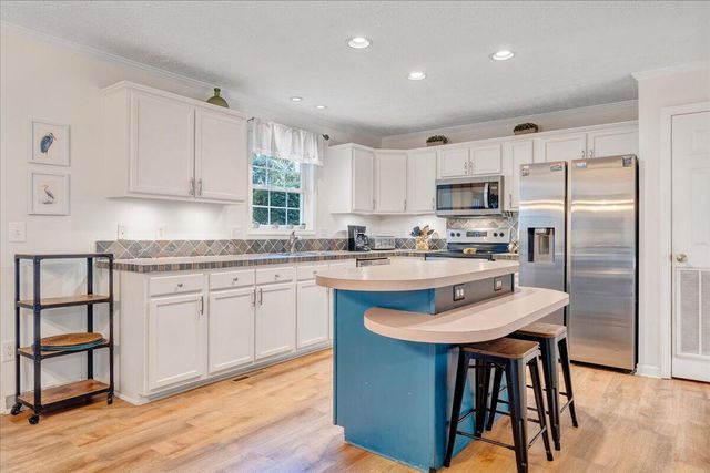 1211 Pats DR, Moneta, VA 24121