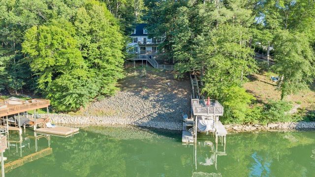 1211 Pats DR, Moneta, VA 24121