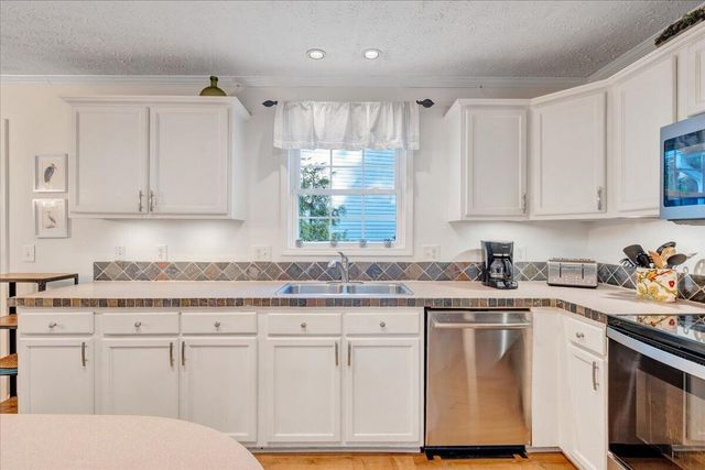 1211 Pats DR, Moneta, VA 24121