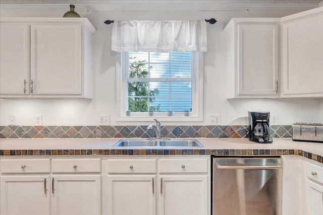 1211 Pats DR, Moneta, VA 24121