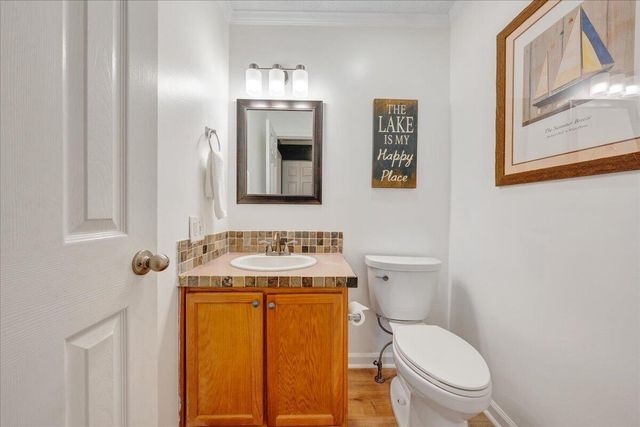 1211 Pats DR, Moneta, VA 24121