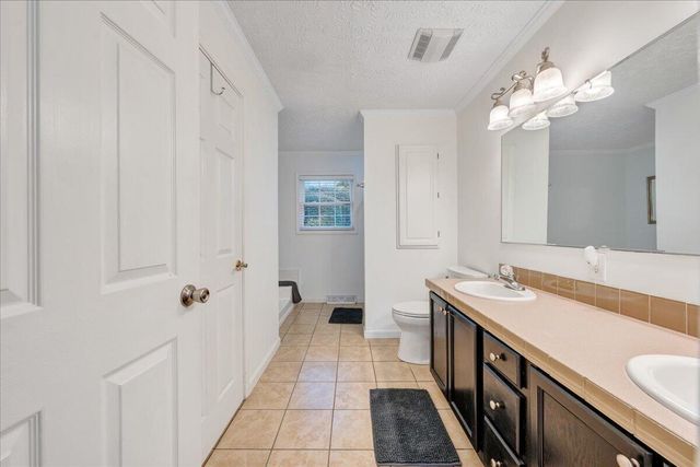 1211 Pats DR, Moneta, VA 24121