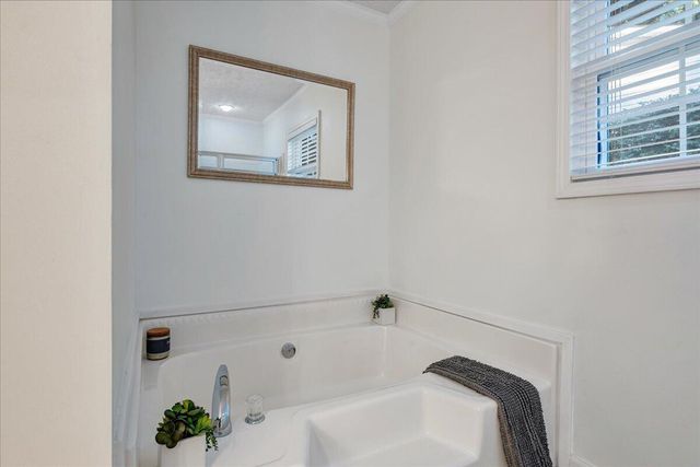1211 Pats DR, Moneta, VA 24121