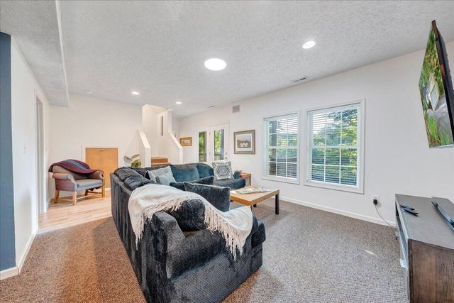 1211 Pats DR, Moneta, VA 24121