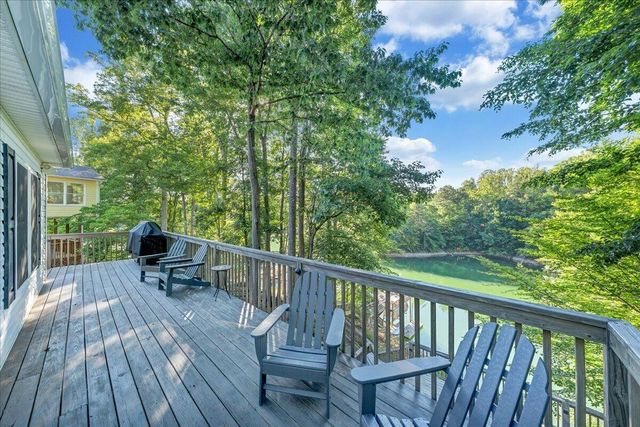 1211 Pats DR, Moneta, VA 24121