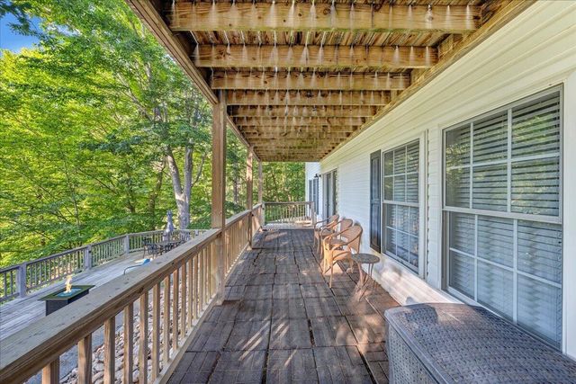 1211 Pats DR, Moneta, VA 24121