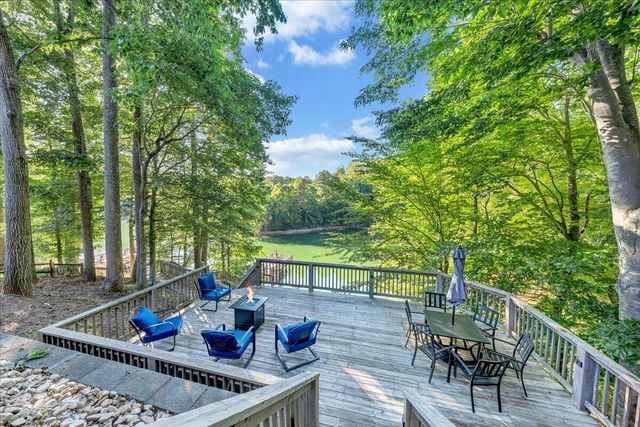 1211 Pats DR, Moneta, VA 24121