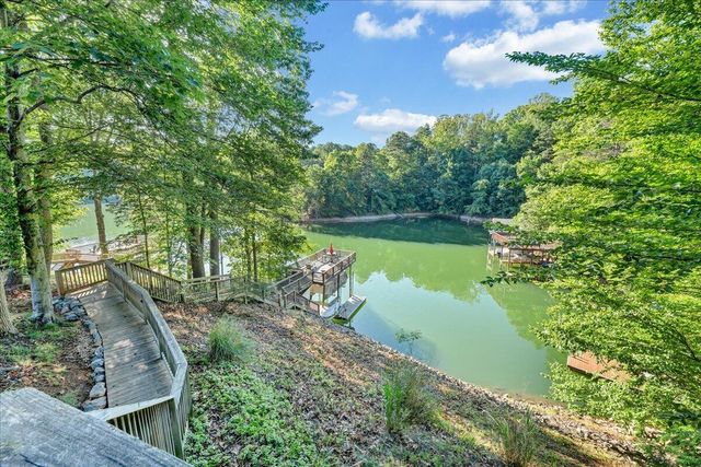 1211 Pats DR, Moneta, VA 24121