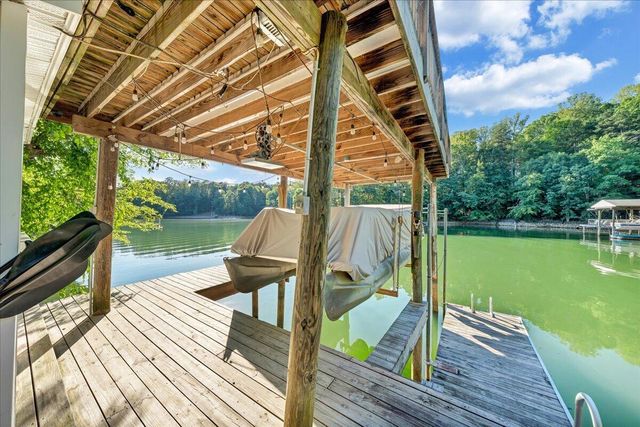 1211 Pats DR, Moneta, VA 24121
