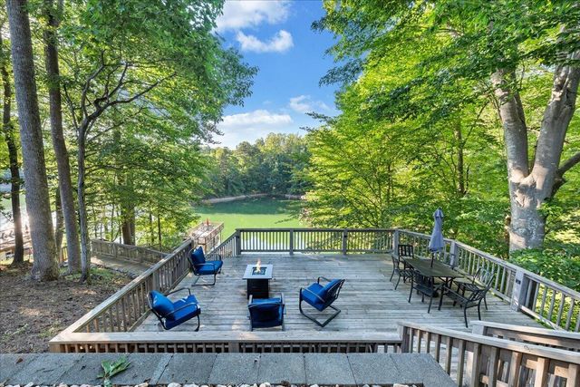 1211 Pats DR, Moneta, VA 24121