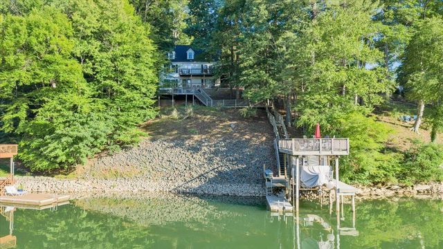 1211 Pats DR, Moneta, VA 24121