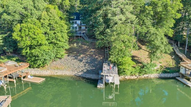 1211 Pats DR, Moneta, VA 24121