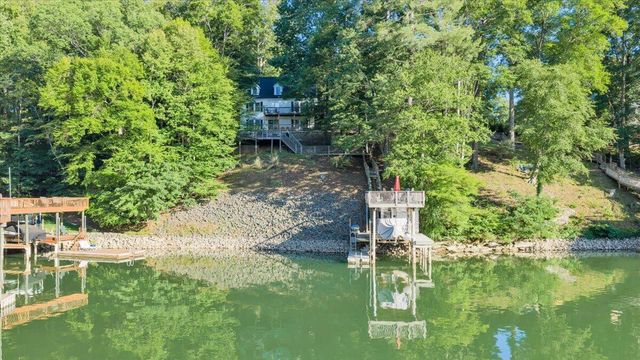 1211 Pats DR, Moneta, VA 24121