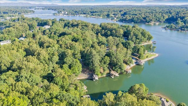1211 Pats DR, Moneta, VA 24121