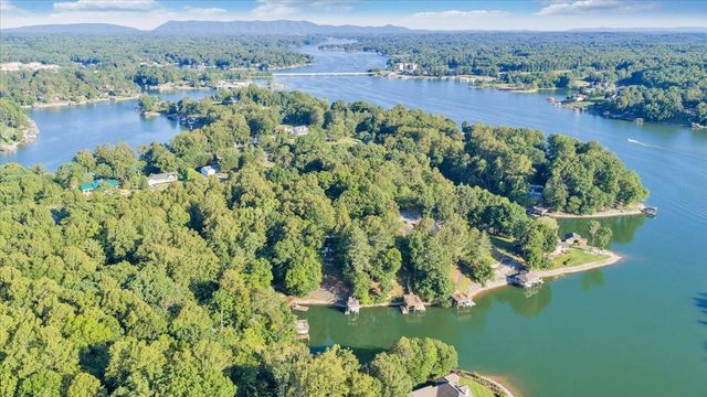 1211 Pats DR, Moneta, VA 24121