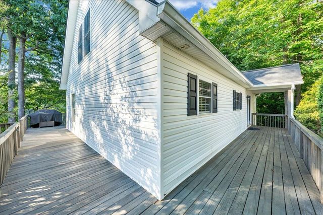 1211 Pats DR, Moneta, VA 24121