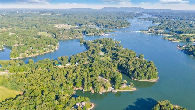 1211 Pats DR, Moneta, VA 24121