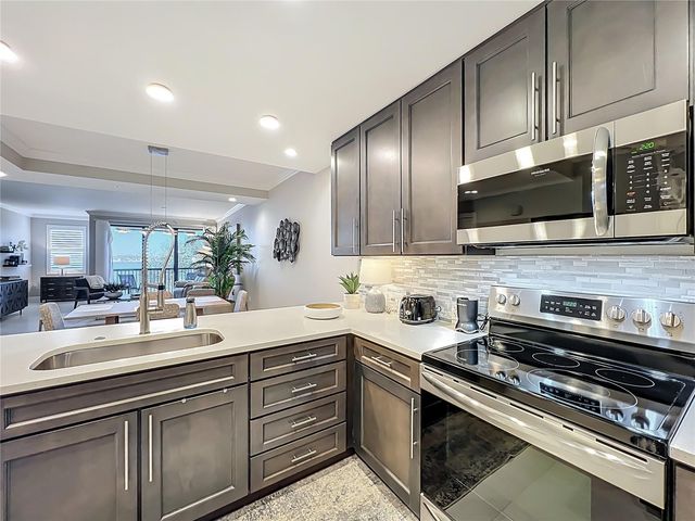 16300 COUNTY ROAD 455 405, Montverde, FL 34756