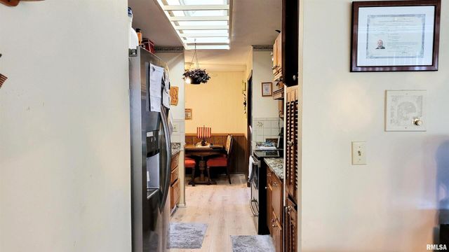 202 Westernaire Drive, Marion, IL 62959