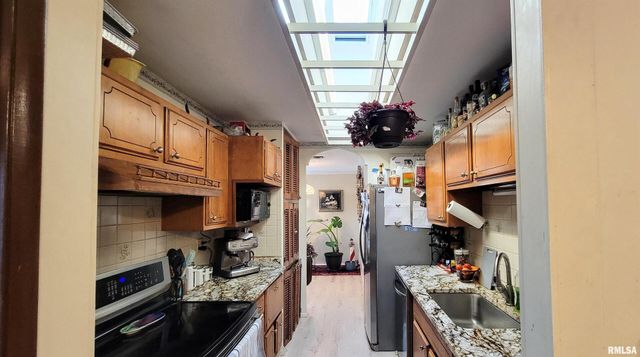 202 Westernaire Drive, Marion, IL 62959