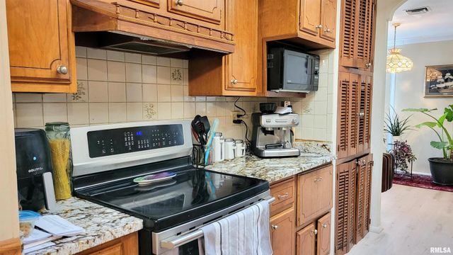 202 Westernaire Drive, Marion, IL 62959