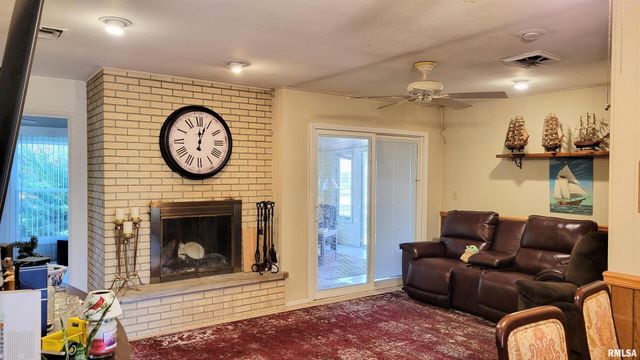 202 Westernaire Drive, Marion, IL 62959