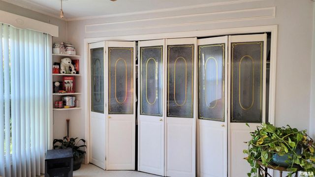 202 Westernaire Drive, Marion, IL 62959