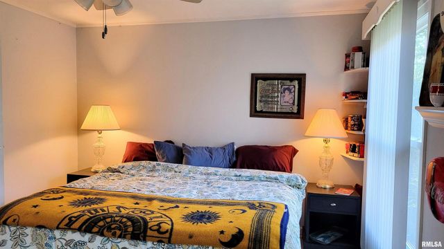 202 Westernaire Drive, Marion, IL 62959