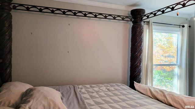 202 Westernaire Drive, Marion, IL 62959