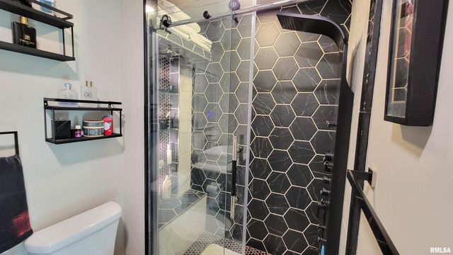 202 Westernaire Drive, Marion, IL 62959