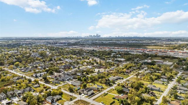 8114 Jeffery Street, Houston, TX 77028