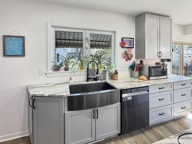 613 N SAWYER STREET, Oshkosh, WI 54902