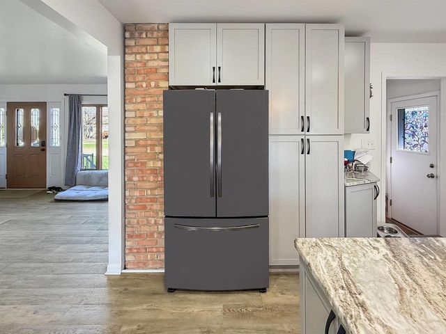 613 N SAWYER STREET, Oshkosh, WI 54902