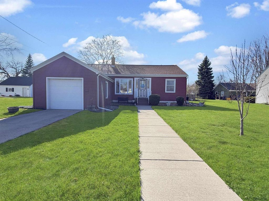 613 N SAWYER STREET, Oshkosh, WI 54902