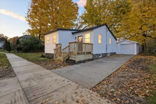 178 Maple Street NE, Rockford, MI 49341