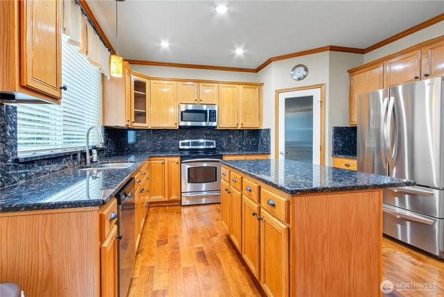 8212 72nd Avenue E, Puyallup, WA 98371